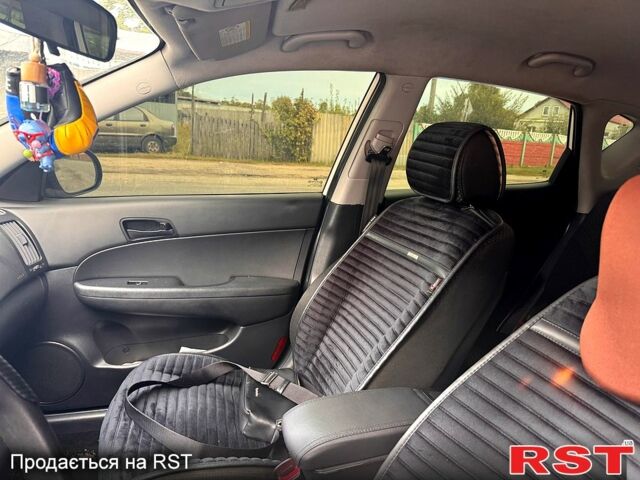 Хендай i30 2011 в Киеве на Automoto.ua Белый Хендай i30, объемом двигателя 1.4 л и пробегом 0 тыс. км за 3000 $, фото 3 на Automoto.ua