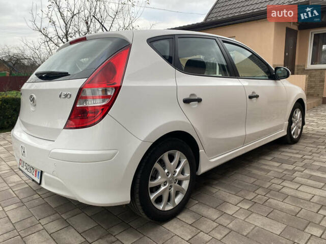 Белый Хендай i30, объемом двигателя 1.6 л и пробегом 135 тыс. км за 7190 $, фото 10 на Automoto.ua