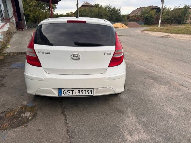 Белый Хендай i30, объемом двигателя 0 л и пробегом 269 тыс. км за 3200 $, фото 2 на Automoto.ua