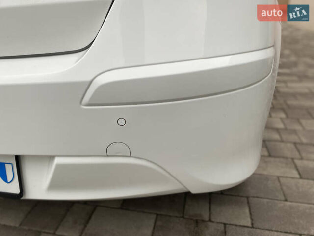 Белый Хендай i30, объемом двигателя 1.6 л и пробегом 135 тыс. км за 7190 $, фото 11 на Automoto.ua