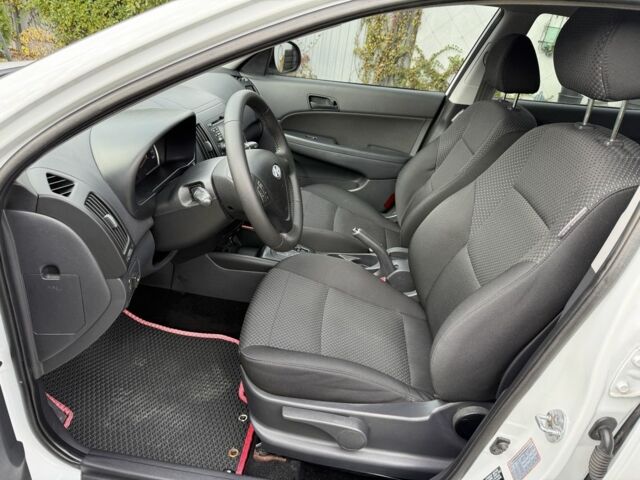 Білий Хендай i30, об'ємом двигуна 1.6 л та пробігом 164 тис. км за 7500 $, фото 2 на Automoto.ua