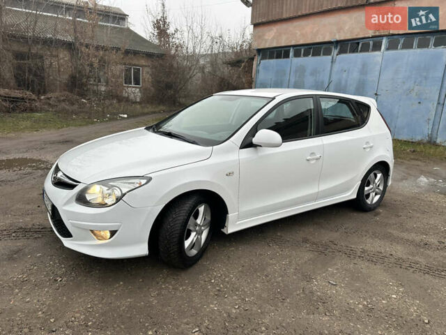 Белый Хендай i30, объемом двигателя 1.58 л и пробегом 180 тыс. км за 7300 $, фото 19 на Automoto.ua