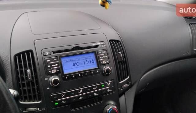 Белый Хендай i30, объемом двигателя 1.6 л и пробегом 276 тыс. км за 6900 $, фото 9 на Automoto.ua