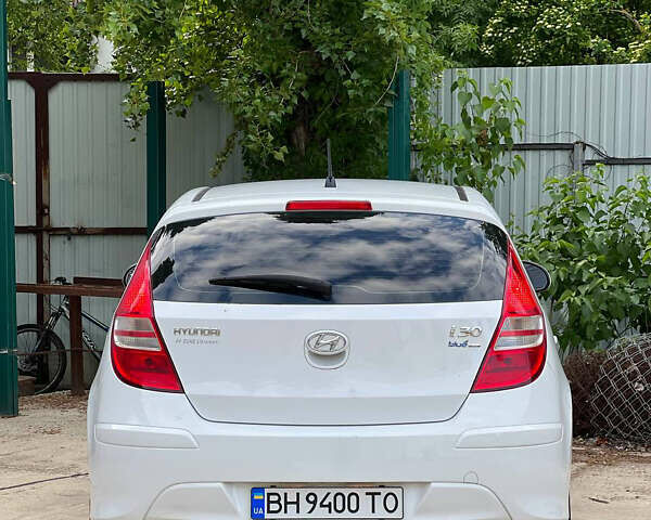 Белый Хендай i30, объемом двигателя 1.58 л и пробегом 258 тыс. км за 6200 $, фото 5 на Automoto.ua