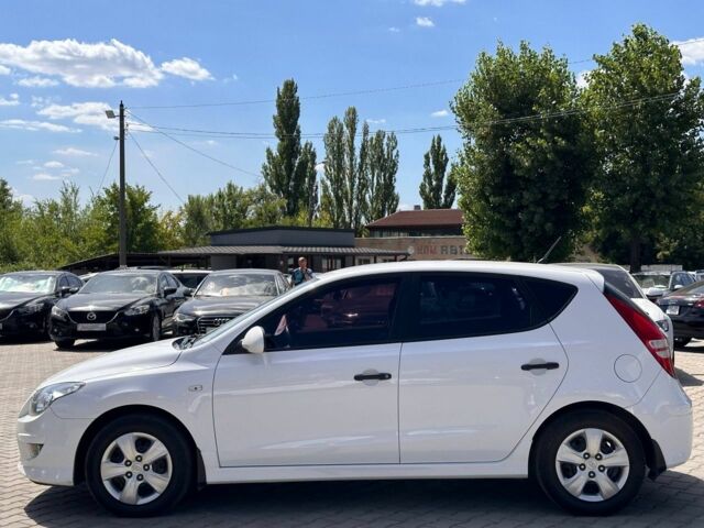 Белый Хендай i30, объемом двигателя 1.4 л и пробегом 260 тыс. км за 6908 $, фото 6 на Automoto.ua