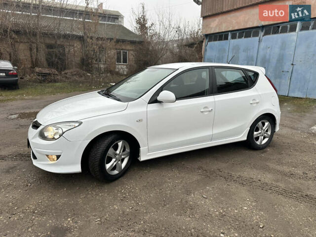 Белый Хендай i30, объемом двигателя 1.58 л и пробегом 180 тыс. км за 7300 $, фото 18 на Automoto.ua