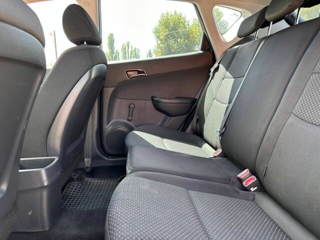 Белый Хендай i30, объемом двигателя 1.4 л и пробегом 260 тыс. км за 6908 $, фото 10 на Automoto.ua