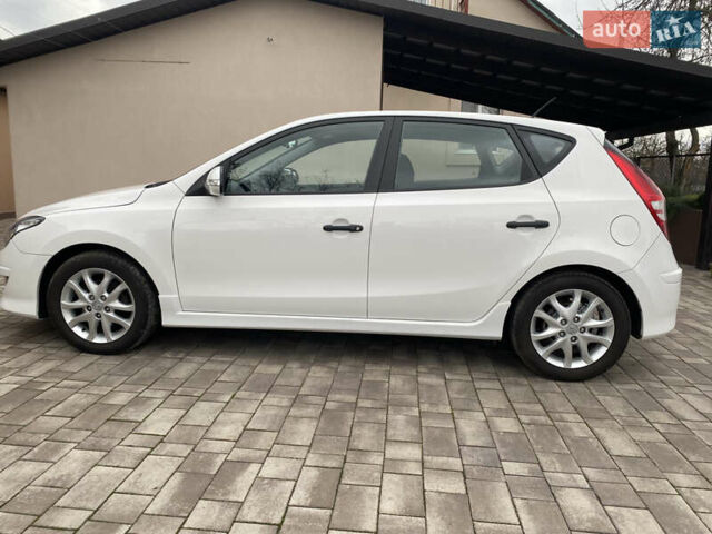 Белый Хендай i30, объемом двигателя 1.6 л и пробегом 135 тыс. км за 7190 $, фото 7 на Automoto.ua