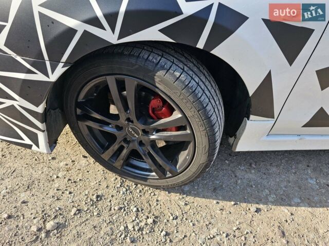 Белый Хендай i30, объемом двигателя 1.4 л и пробегом 265 тыс. км за 6000 $, фото 2 на Automoto.ua