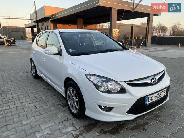 Білий Хендай i30, об'ємом двигуна 1.6 л та пробігом 205 тис. км за 6300 $, фото 2 на Automoto.ua