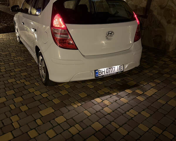 Белый Хендай i30, объемом двигателя 1.58 л и пробегом 147 тыс. км за 8700 $, фото 4 на Automoto.ua