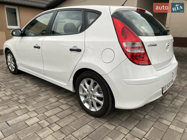 Белый Хендай i30, объемом двигателя 1.6 л и пробегом 135 тыс. км за 7190 $, фото 8 на Automoto.ua