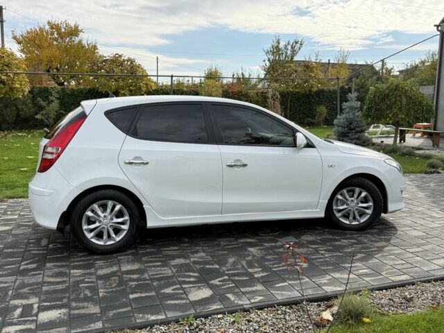 Білий Хендай i30, об'ємом двигуна 1.6 л та пробігом 164 тис. км за 7500 $, фото 9 на Automoto.ua