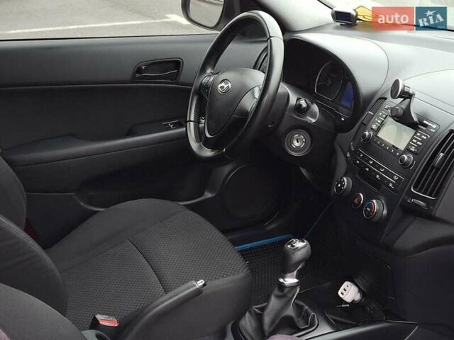 Белый Хендай i30, объемом двигателя 1.58 л и пробегом 226 тыс. км за 6500 $, фото 13 на Automoto.ua