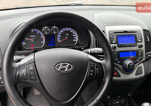 Белый Хендай i30, объемом двигателя 1.58 л и пробегом 269 тыс. км за 5800 $, фото 5 на Automoto.ua