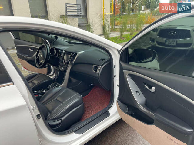 Белый Хендай i30, объемом двигателя 1.58 л и пробегом 134 тыс. км за 8800 $, фото 14 на Automoto.ua