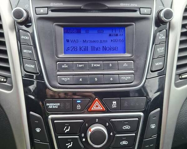 Белый Хендай i30, объемом двигателя 1.58 л и пробегом 255 тыс. км за 7500 $, фото 7 на Automoto.ua