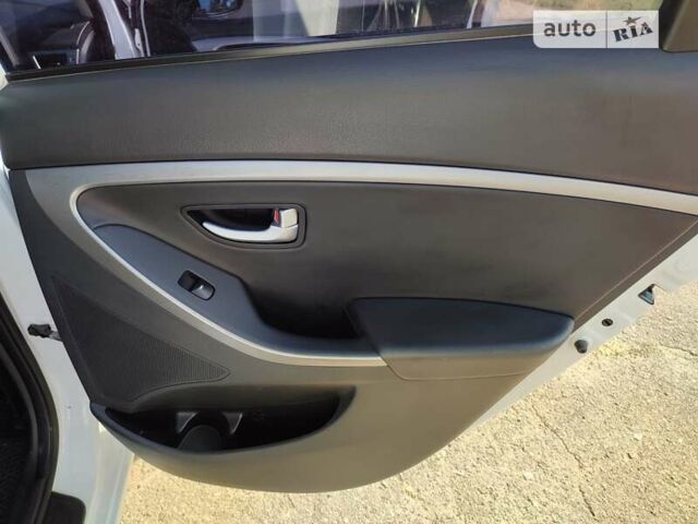 Белый Хендай i30, объемом двигателя 1.6 л и пробегом 175 тыс. км за 10999 $, фото 30 на Automoto.ua