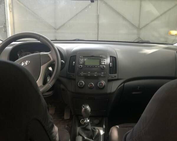 Білий Хендай i30, об'ємом двигуна 1.6 л та пробігом 200 тис. км за 7800 $, фото 4 на Automoto.ua