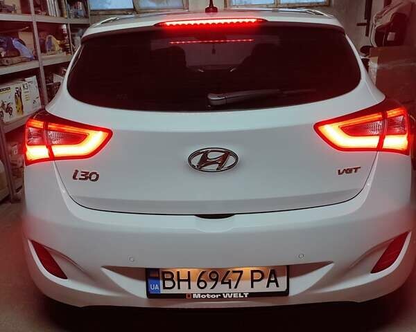 Белый Хендай i30, объемом двигателя 1.6 л и пробегом 175 тыс. км за 10999 $, фото 8 на Automoto.ua