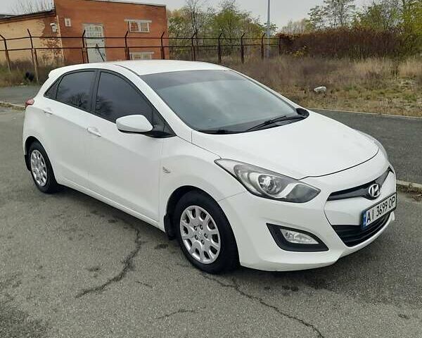Белый Хендай i30, объемом двигателя 1.4 л и пробегом 121 тыс. км за 8500 $, фото 18 на Automoto.ua