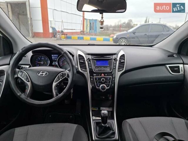 Белый Хендай i30, объемом двигателя 1.58 л и пробегом 255 тыс. км за 7500 $, фото 6 на Automoto.ua