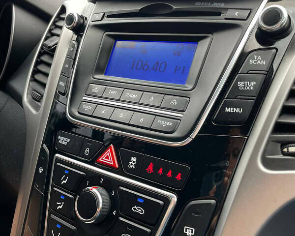 Белый Хендай i30, объемом двигателя 1.4 л и пробегом 206 тыс. км за 7300 $, фото 8 на Automoto.ua