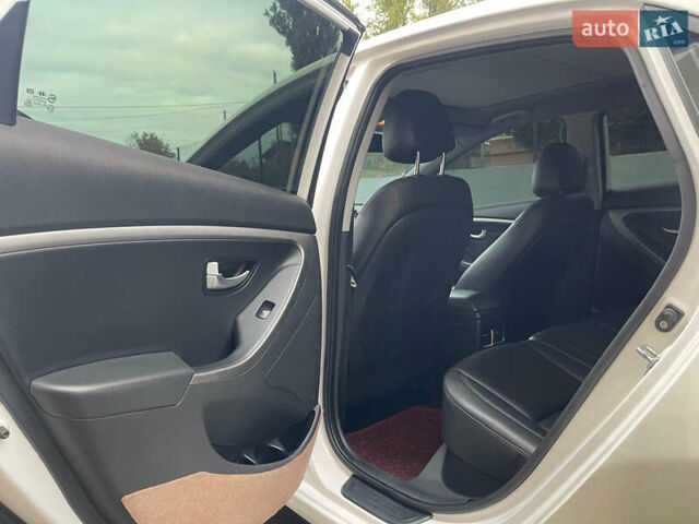 Белый Хендай i30, объемом двигателя 1.58 л и пробегом 134 тыс. км за 8800 $, фото 17 на Automoto.ua