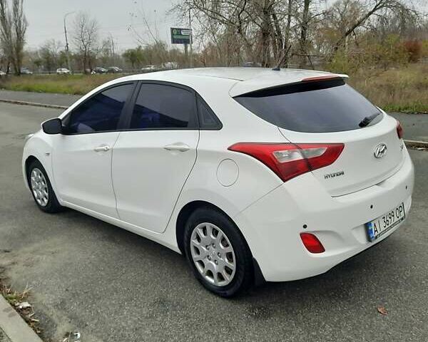 Белый Хендай i30, объемом двигателя 1.4 л и пробегом 121 тыс. км за 8500 $, фото 14 на Automoto.ua