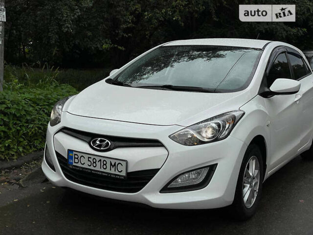 Белый Хендай i30, объемом двигателя 1.4 л и пробегом 206 тыс. км за 7300 $, фото 5 на Automoto.ua