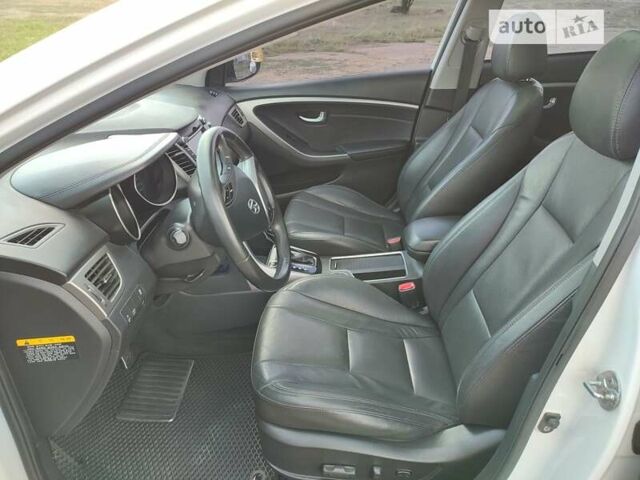 Белый Хендай i30, объемом двигателя 1.6 л и пробегом 175 тыс. км за 10999 $, фото 16 на Automoto.ua