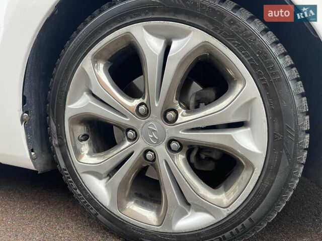 Белый Хендай i30, объемом двигателя 1.58 л и пробегом 134 тыс. км за 8800 $, фото 19 на Automoto.ua