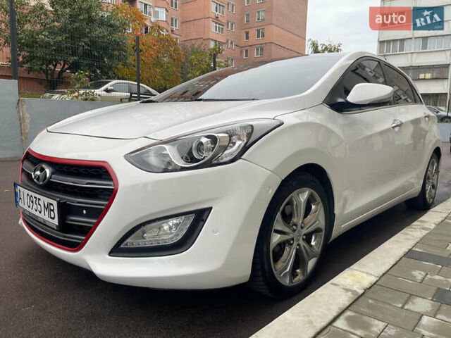 Белый Хендай i30, объемом двигателя 1.58 л и пробегом 134 тыс. км за 8800 $, фото 5 на Automoto.ua