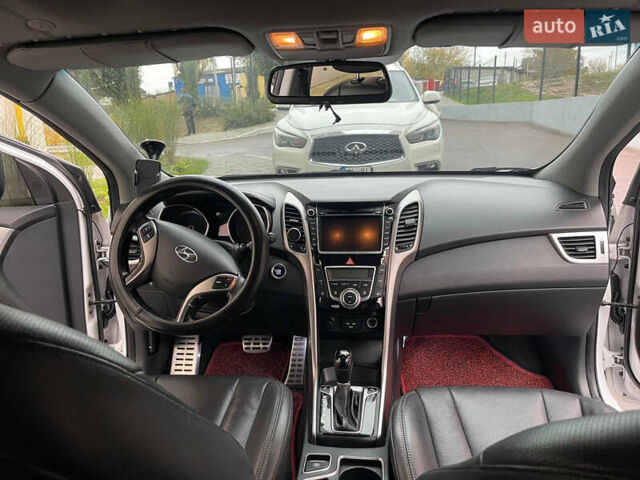 Белый Хендай i30, объемом двигателя 1.58 л и пробегом 134 тыс. км за 8800 $, фото 15 на Automoto.ua