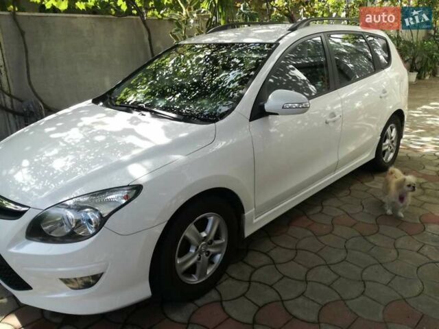 Білий Хендай i30, об'ємом двигуна 1.6 л та пробігом 200 тис. км за 7800 $, фото 2 на Automoto.ua