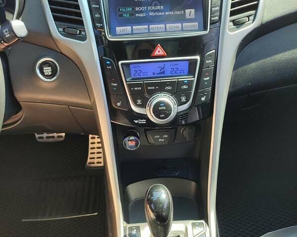 Белый Хендай i30, объемом двигателя 1.6 л и пробегом 175 тыс. км за 10999 $, фото 20 на Automoto.ua