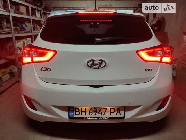 Белый Хендай i30, объемом двигателя 1.6 л и пробегом 175 тыс. км за 10999 $, фото 44 на Automoto.ua