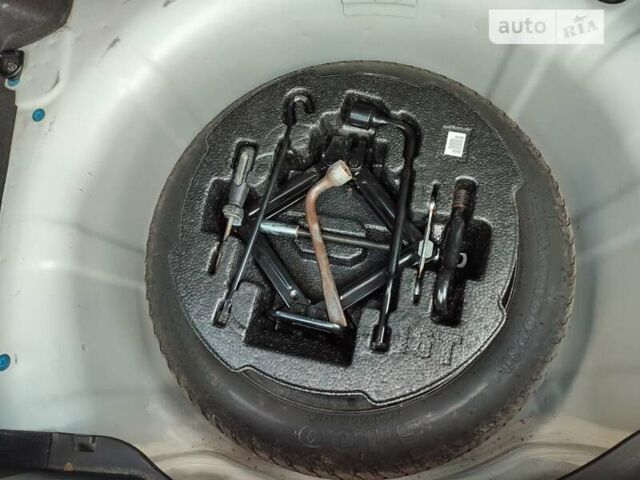 Белый Хендай i30, объемом двигателя 1.6 л и пробегом 175 тыс. км за 10999 $, фото 15 на Automoto.ua