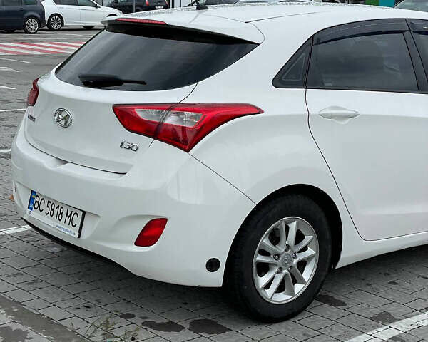 Белый Хендай i30, объемом двигателя 1.4 л и пробегом 206 тыс. км за 7300 $, фото 11 на Automoto.ua