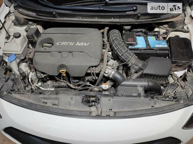 Белый Хендай i30, объемом двигателя 1.6 л и пробегом 175 тыс. км за 10999 $, фото 45 на Automoto.ua