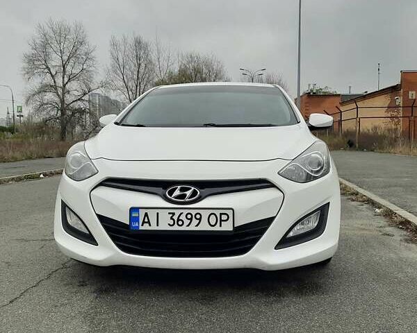 Белый Хендай i30, объемом двигателя 1.4 л и пробегом 121 тыс. км за 8500 $, фото 11 на Automoto.ua