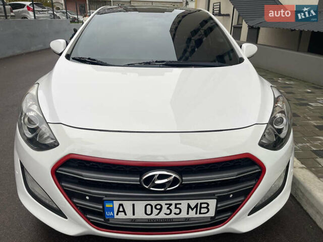 Белый Хендай i30, объемом двигателя 1.58 л и пробегом 134 тыс. км за 8800 $, фото 11 на Automoto.ua