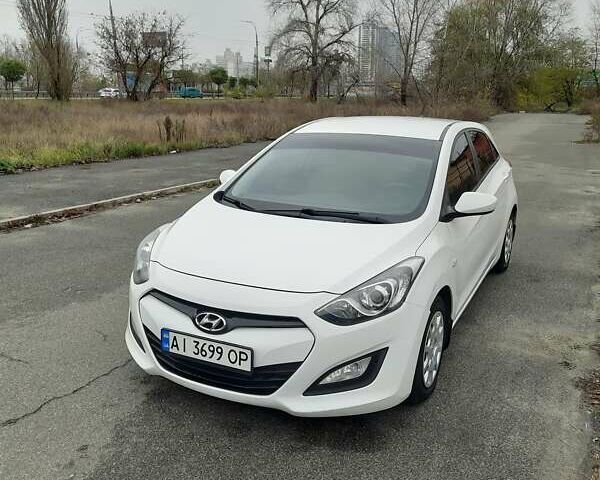 Белый Хендай i30, объемом двигателя 1.4 л и пробегом 121 тыс. км за 8500 $, фото 21 на Automoto.ua
