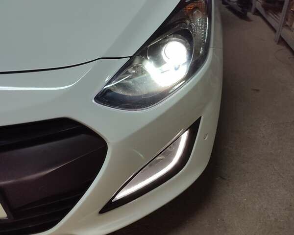 Белый Хендай i30, объемом двигателя 1.6 л и пробегом 175 тыс. км за 10999 $, фото 48 на Automoto.ua