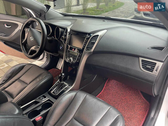 Белый Хендай i30, объемом двигателя 1.58 л и пробегом 134 тыс. км за 8800 $, фото 16 на Automoto.ua