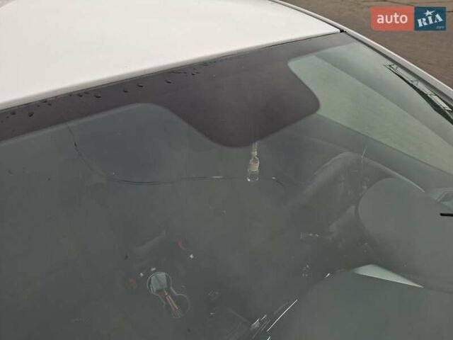 Белый Хендай i30, объемом двигателя 1.58 л и пробегом 255 тыс. км за 7500 $, фото 4 на Automoto.ua