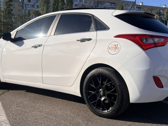 Білий Хендай i30, об'ємом двигуна 1.58 л та пробігом 0 тис. км за 11200 $, фото 4 на Automoto.ua