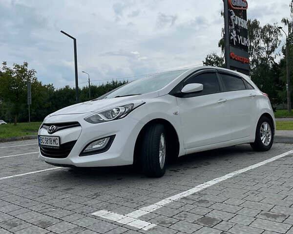 Белый Хендай i30, объемом двигателя 1.4 л и пробегом 206 тыс. км за 7300 $, фото 1 на Automoto.ua