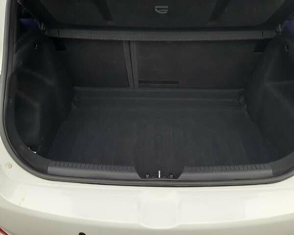 Белый Хендай i30, объемом двигателя 1.4 л и пробегом 121 тыс. км за 8500 $, фото 8 на Automoto.ua