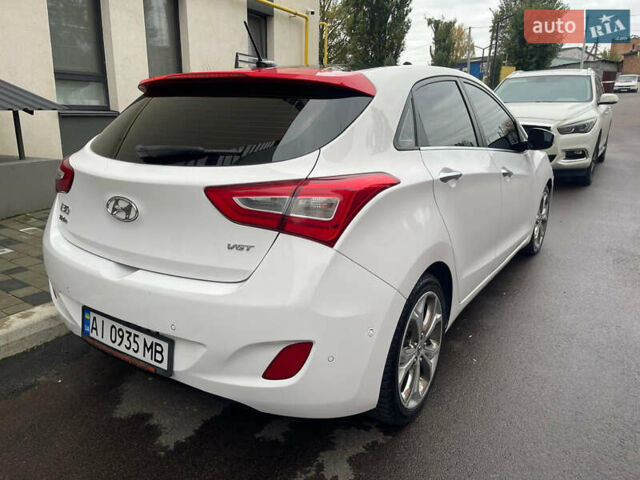 Белый Хендай i30, объемом двигателя 1.58 л и пробегом 134 тыс. км за 8800 $, фото 3 на Automoto.ua